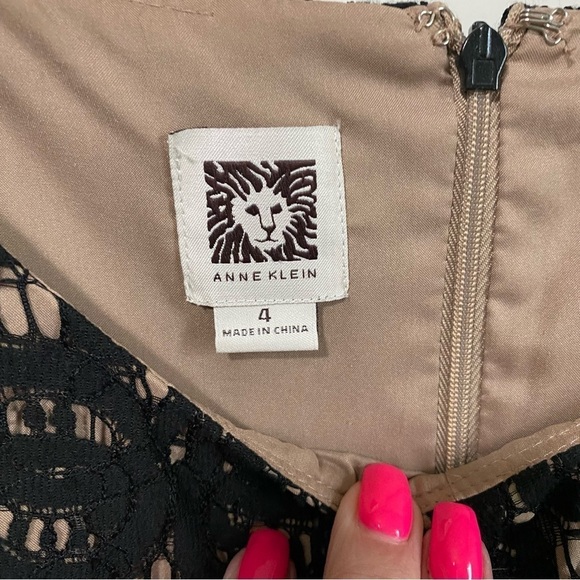 Anne Klein black lace se thru a line dress cap sleeves and tan lining size 4 - Picture 11 of 12